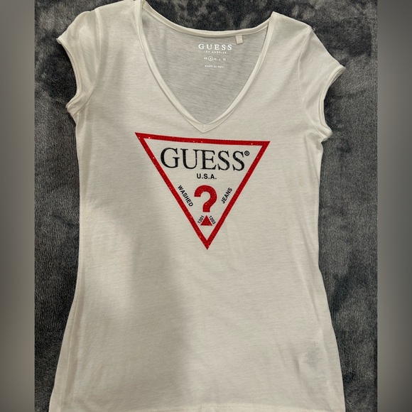 GUESS Women's White and Red Logo V-Neck Tee, unused !! - Picture 1 of 4